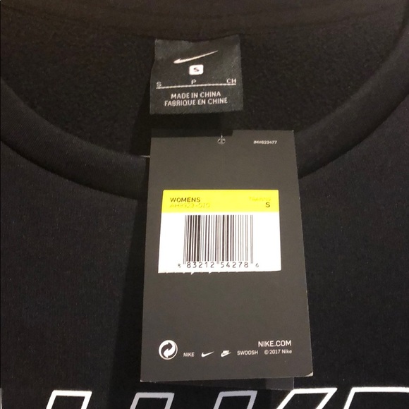 Black Nike Loose Fit // Dri-Fit // sweatshirt - Picture 3 of 3